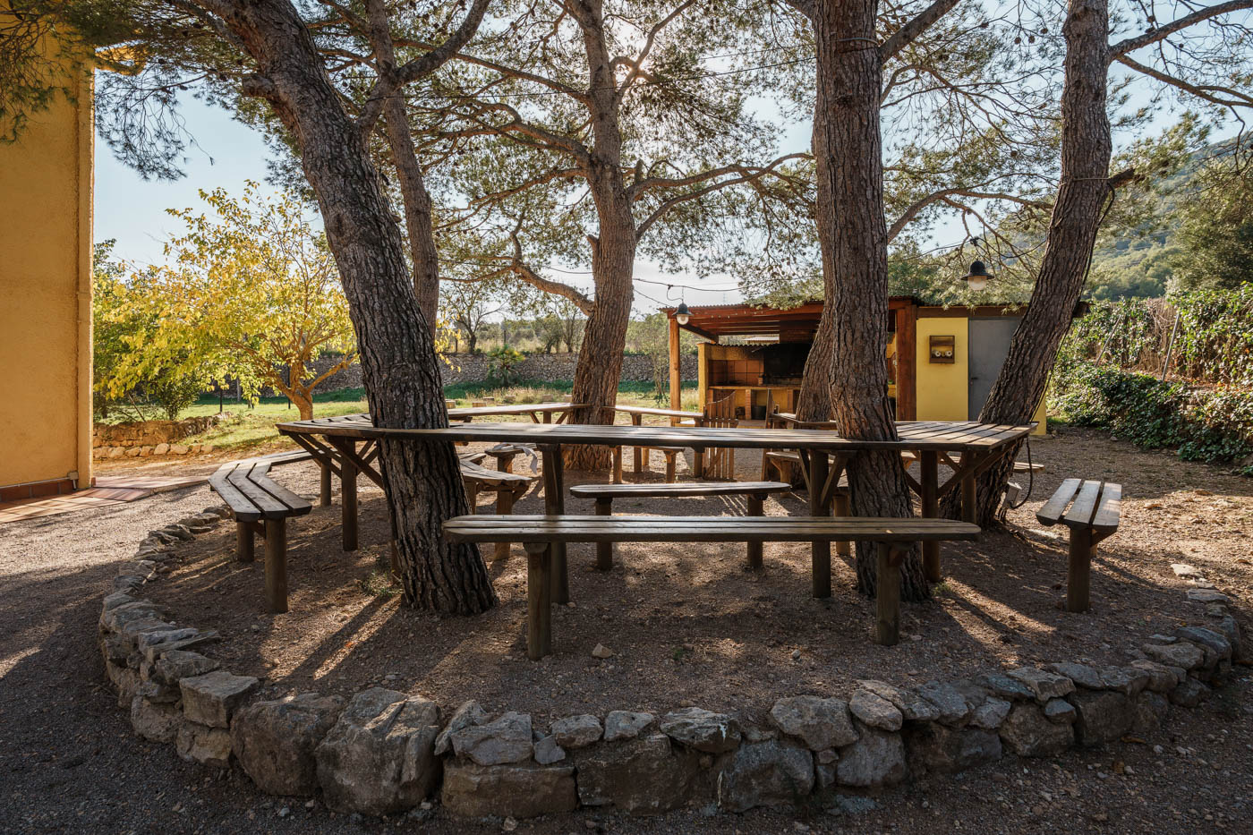 Zona de picnic junto a barbacoa