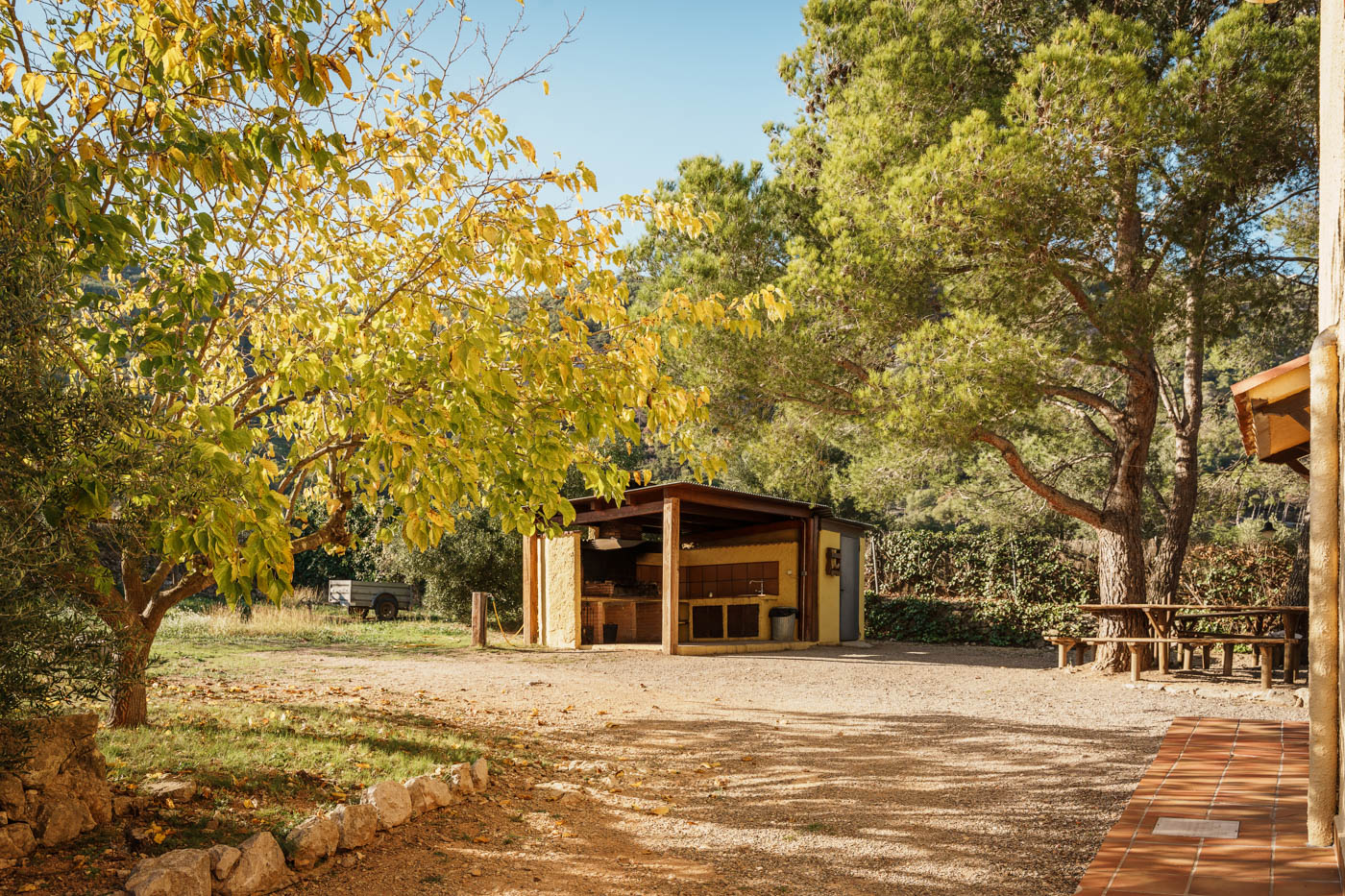 Zona de barbacoa en parte trasera de la casa