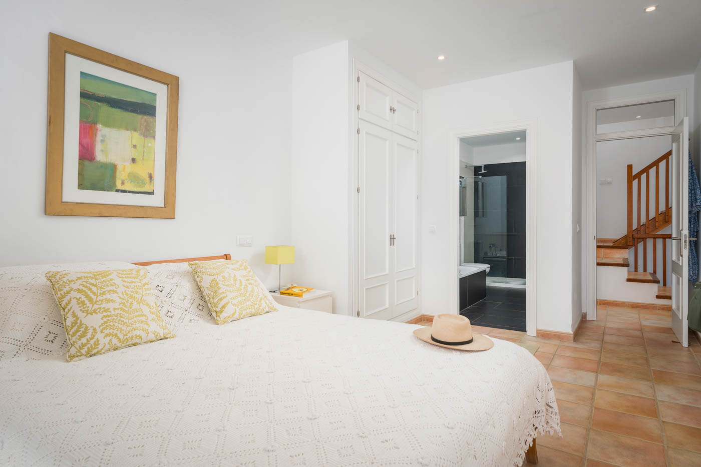 Este dormitorio en primera planta puede considerarse como master