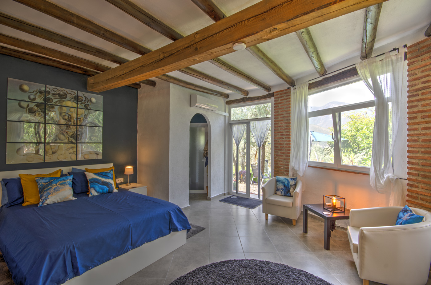 Avveso directo a jardines y terraza amueblada