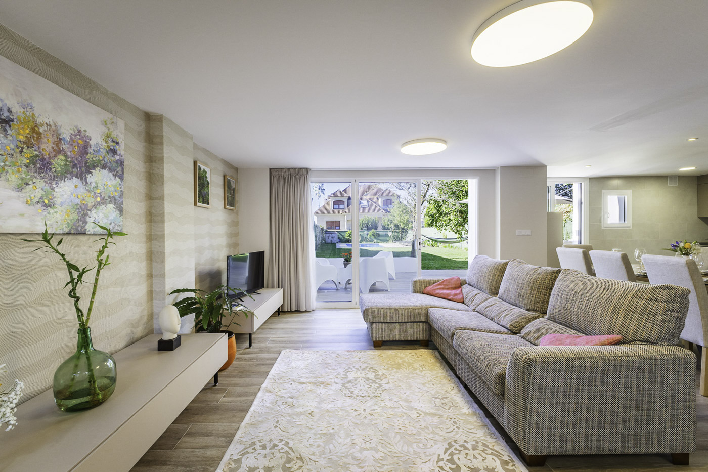 Zona de salón con salida a terraza