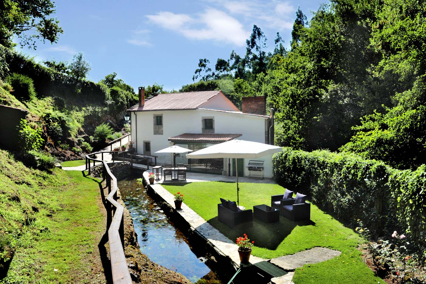 Property peaceful location is walking distance to Santiago