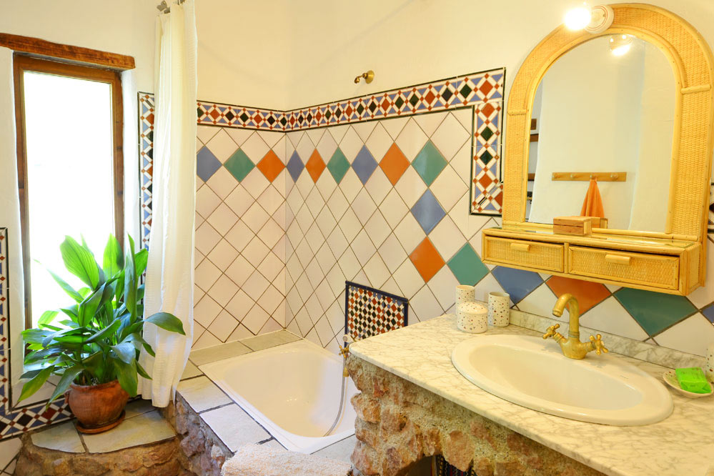 Arabic tiling in the bathroom