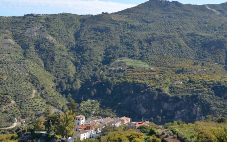 La ubicación de este valle se encuentra a 30 minutos de la costa mediterránea