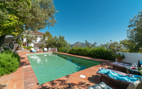 Impresionante piscina en un entorno idílico