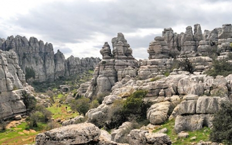 Camina por el espectacular Torcal