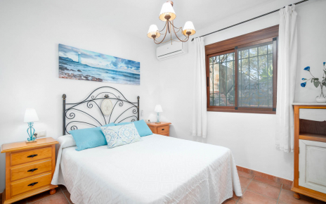 Habitación con cama doble