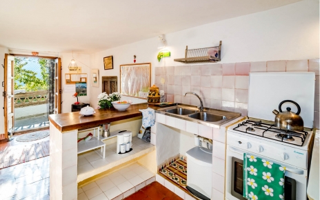 Cocina simple pero tiene lo que necesitas