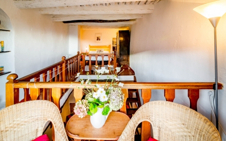 Dormitorio con balcón