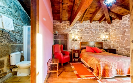 Todas las habitaciones tienen baño