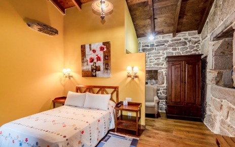 Habitación con cama doble