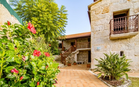 La casa en un ambiente de principios de verano