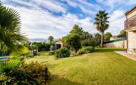 Jardín privado con césped