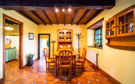 Dining table for 4 people