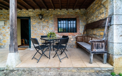 Ground floor furnished porch