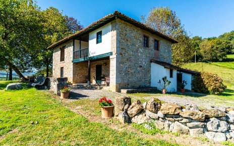 Private grounds in a quiet natural setting