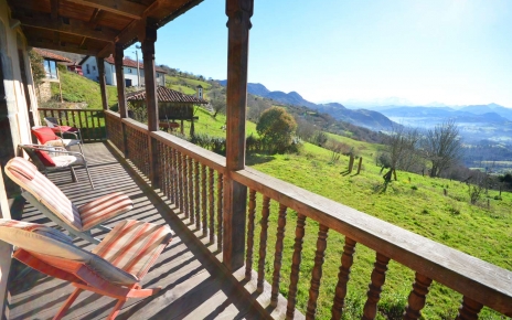 Traditional balcony / terrace