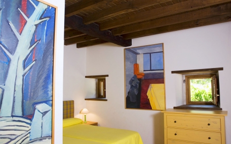 Nicely decorated with some original paintings