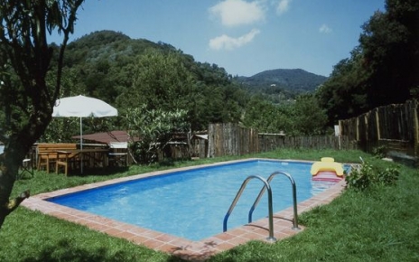 La piscina se comparte con otra casita de un dormitorio