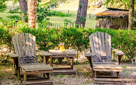 Tumbonas junto a su propiedad