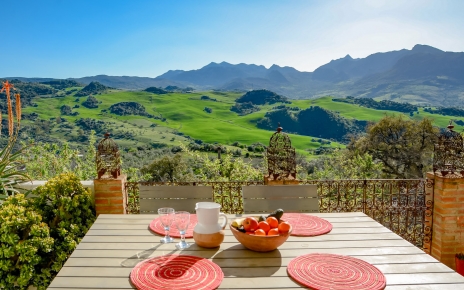 Al fresco meals in Spring