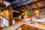 La cocina de la planta baja no es muy luminosa pero es encantadora 
