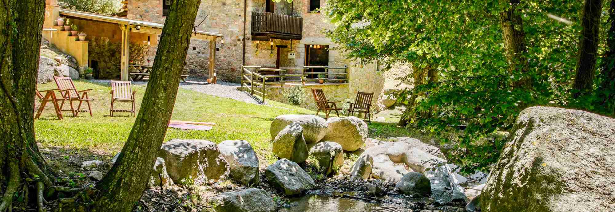 Casa rural para familias en apacible bosque con piscina vallada