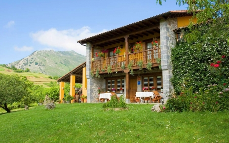 Traditional Northern Spain villa in its beautiful Asturias setting