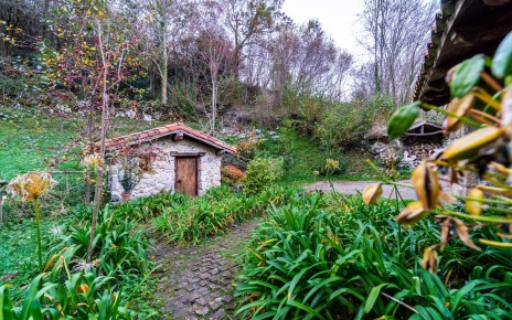 The sauna hut is 10 metres away