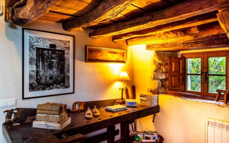 Details on the gallery / balcony