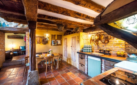 Open plan kitchen / dining area
