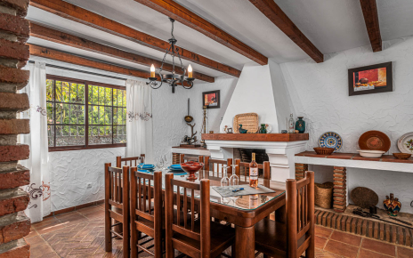 Amplia mesa de comedor