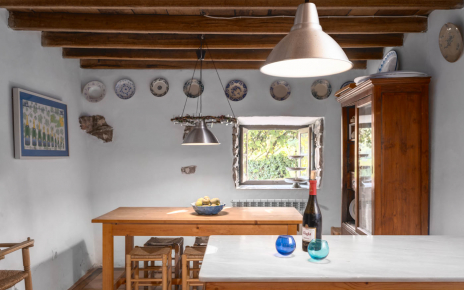 Dining area (table and stools)