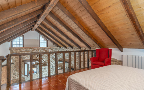 Anexo: el dormitorio 5 conecta con el rellano de la galería