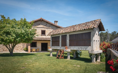 Horreo tradicional (tienda de cereales gallega)