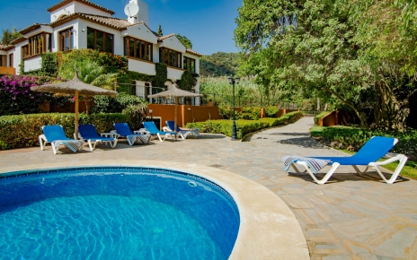 La piscina se puede calentar bajo petición a un costo adicional