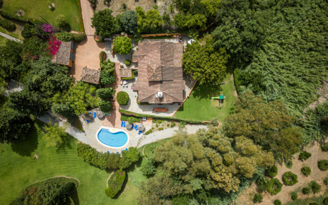 Un hermoso lugar junto a la costa 