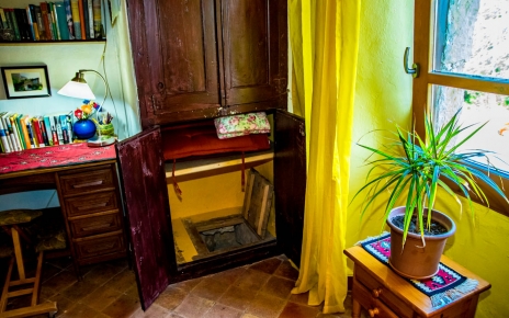 Original feature & curiosity: an ancient secret tunnel