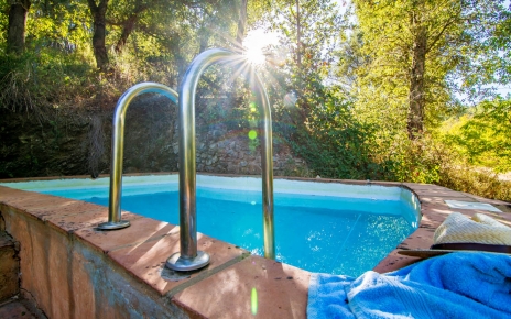 Pequeña piscina privada