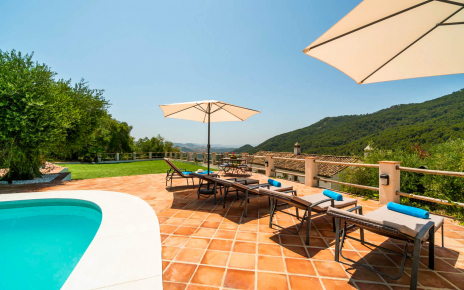 South facing terraces with sunloungers