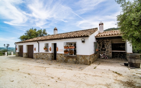 Cottage with game´s / TV room for children