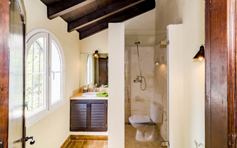 The game´s rooms has bathroom