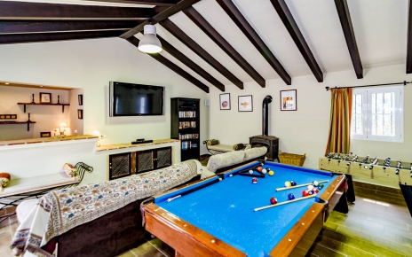 Games room (the pool table is thought for children, so its reliability cannot be guaranteed)