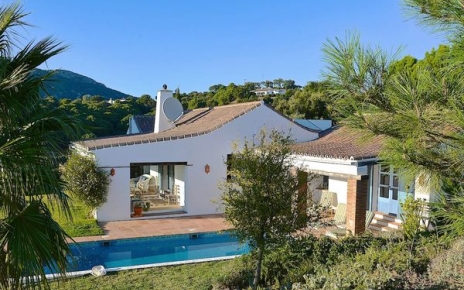 The annexe on the right connects internally with the villa