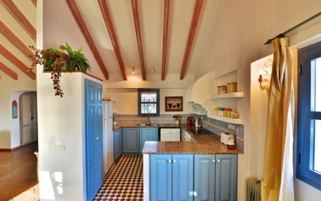 Neat and practical kitchen for self-catering
