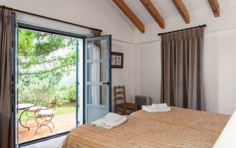 All bedroom with doors to gardens