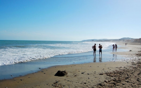 This beach (Bahia Casares) is 15 minutes away