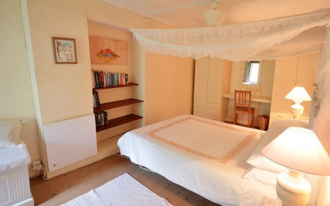 Habitación con cama doble en planta superior