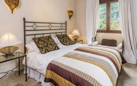 Habitación con cama doble