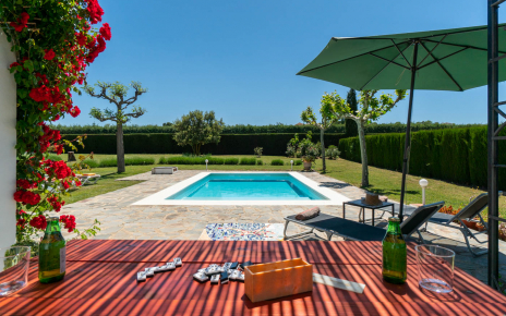 Furnished outdoor terraces